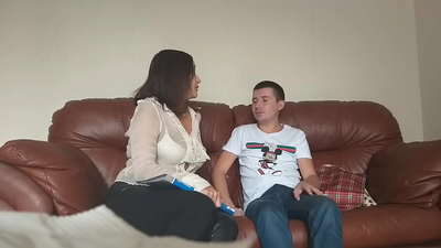 Ko te tauira whakama ka whanoke i te kaiako e kore e makona (Milf Alina Tumanova)